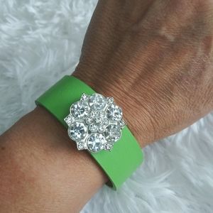 NWT Show Stopper green urban wrap & snap adjustable bracelet